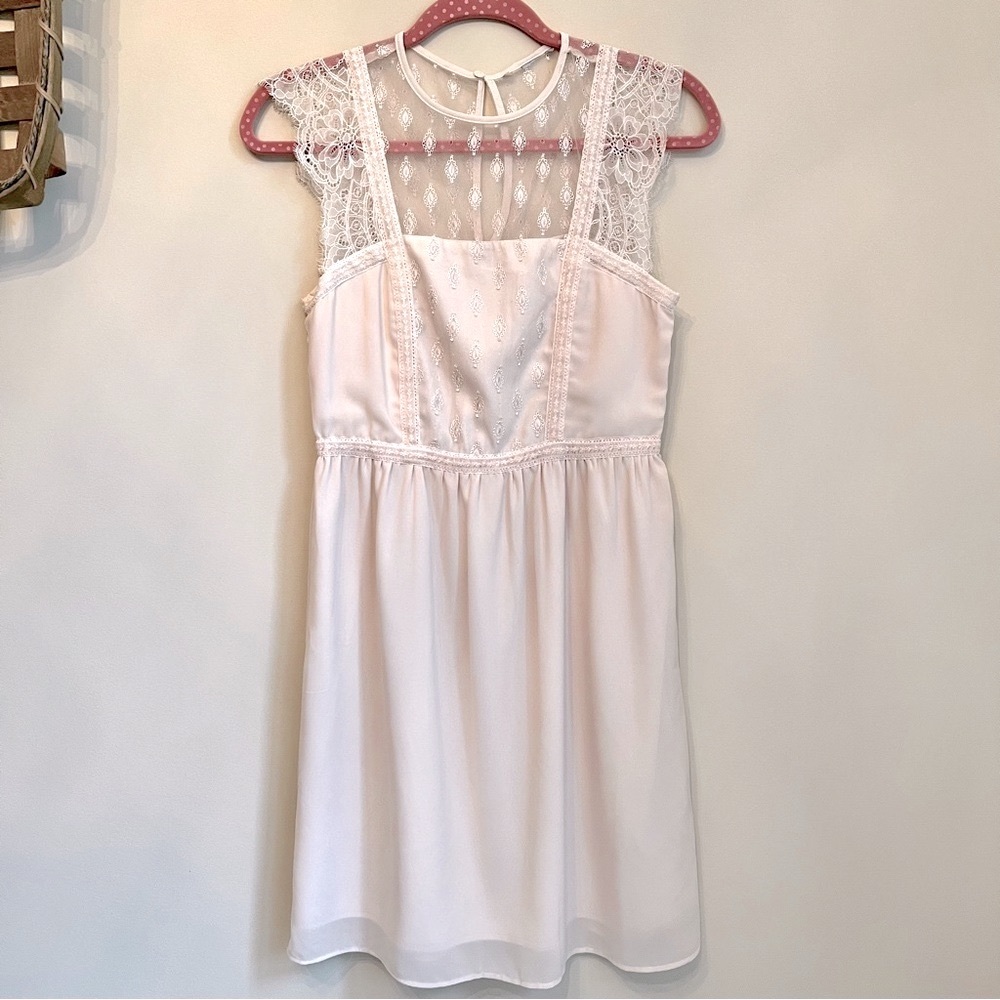 light pink dress w/ lace detail | small